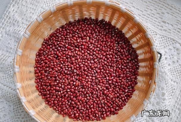 衣服上上有油齁味怎么去除,衣服有油味怎么去除妙招