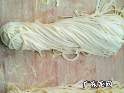 和面放碱起什么作用,面条有碱还是无碱好