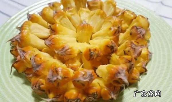手撕菠萝要泡盐水,手撕菠萝怎么撕步骤