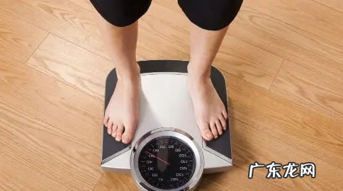 消瘦是指体重低于标准体重的多少,按照我国成人的标准消瘦是指体质指数小于