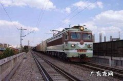 没身份证怎么坐火车怎么取票,网上订火车票没有身份证怎么办
