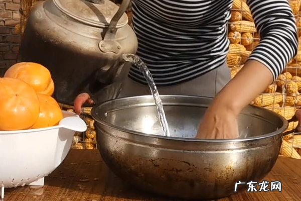 柿子怎么泡才好吃,柿子怎么泡更甜更脆短时间就能吃间