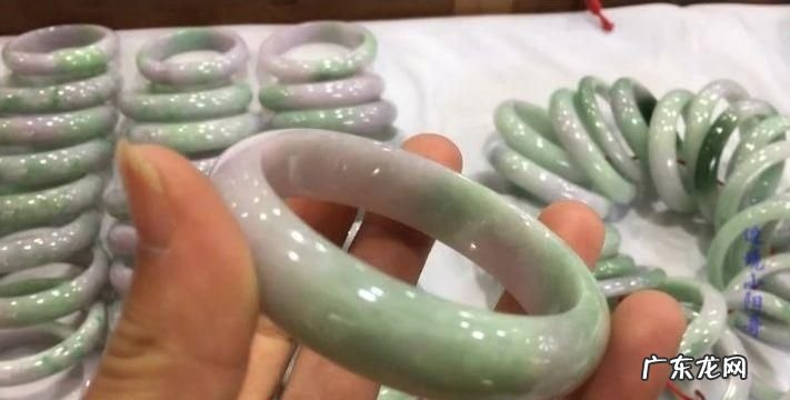 翡翠上的抛光粉是什么东西,翡翠抛光粉是什么颜色
