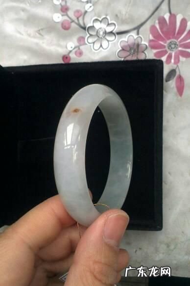 翡翠上的抛光粉是什么东西,翡翠抛光粉是什么颜色