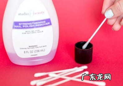 白色皮鞋有黑色斑点怎么去除,怎么把白皮鞋上的黑点去掉