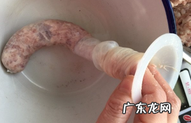 猪肉火腿肠做法图解,火腿肠的制作方法及配方教程