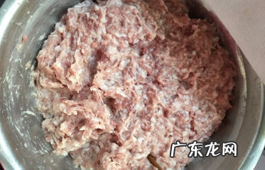 猪肉火腿肠做法图解,火腿肠的制作方法及配方教程