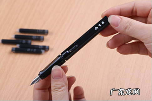 新买的钢笔怎么换墨囊,新买的钢笔怎么装墨囊