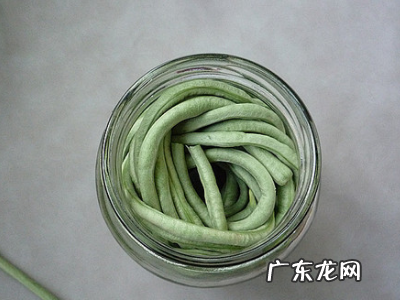 豇豆角做咸菜用开水烫熟,用小嫩豆角腌制咸菜得用开水焯过吧