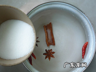 豇豆角做咸菜用开水烫熟,用小嫩豆角腌制咸菜得用开水焯过吧