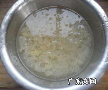 银耳汤可以用白糖熬,银耳汤白糖代替冰糖可以