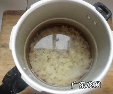 银耳汤可以用白糖熬,银耳汤白糖代替冰糖可以
