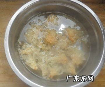 银耳汤可以用白糖熬,银耳汤白糖代替冰糖可以