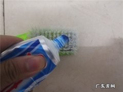 气球胶点在墙壁上怎么清理,墙上气球怎么贴好看