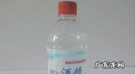 白色的网面鞋油渍怎么清洗,白网面鞋上的油渍怎么去掉小妙招
