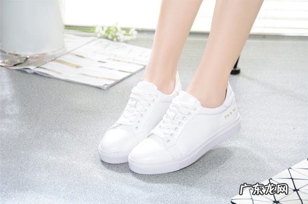 白鞋子有黄斑怎么去除,白鞋发黄用什么洗最好