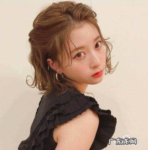 短头发怎么扎好看又简单女孩,女生短发怎么扎简单好看教程