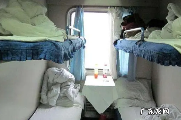 火车卧铺几点关灯,火车卧铺几点熄灯