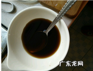 黑色运动裤掉色发红怎么恢复,黑裤子变红色如何恢复黑色