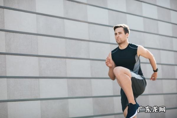 黑色运动裤掉色发红怎么恢复,黑裤子变红色如何恢复黑色