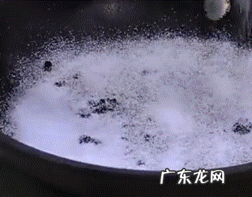 黑色运动裤掉色发红怎么恢复,黑裤子变红色如何恢复黑色
