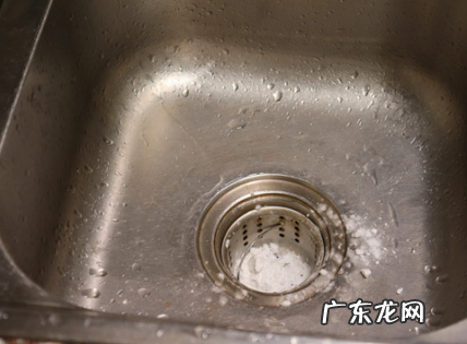 水池堵了如何自己快速疏通,洗手池堵了怎么办 自己怎么疏通