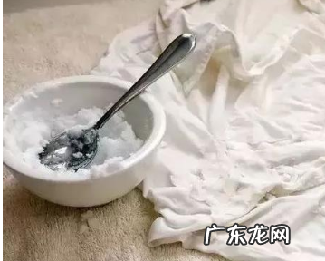 白衣服染上红色怎么洗掉,白色衣服染红色怎么洗掉妙招