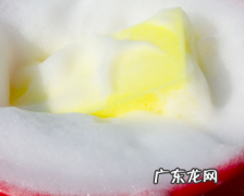 白衣服染上红色怎么洗掉,白色衣服染红色怎么洗掉妙招