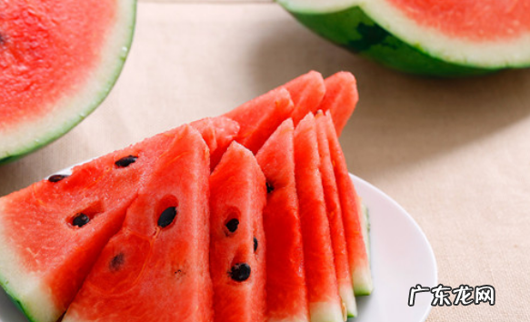 切好的西瓜放冰箱隔夜能吃,没吃完的西瓜可以放冰箱过夜吃