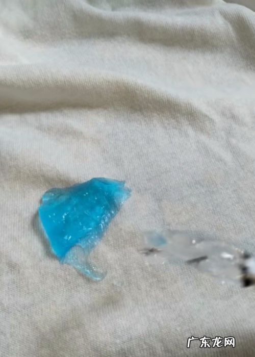 水晶泥弄到衣服上硬了怎么洗,水晶泥弄到衣服上硬了怎么办