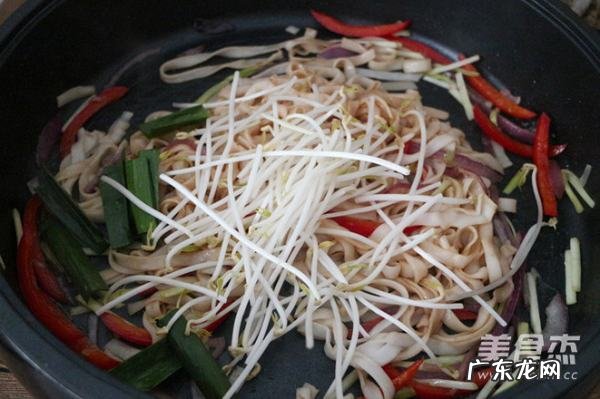 牛河是啥做的,干炒牛河是怎么做的