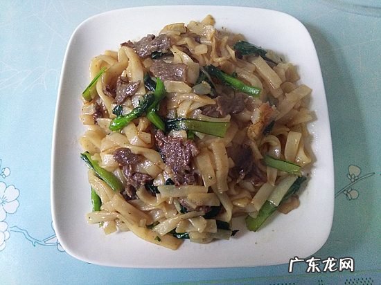 牛河是啥做的,干炒牛河是怎么做的