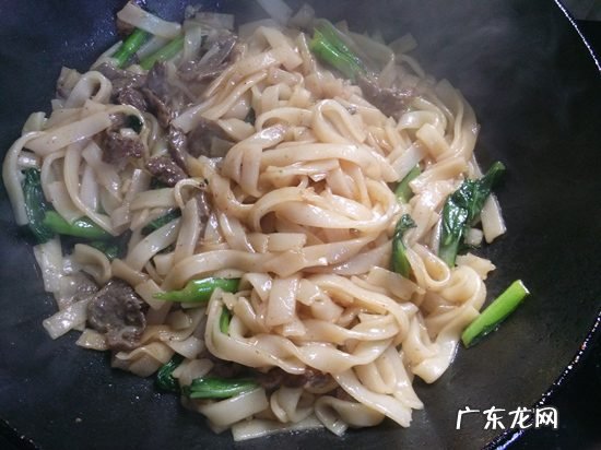 牛河是啥做的,干炒牛河是怎么做的