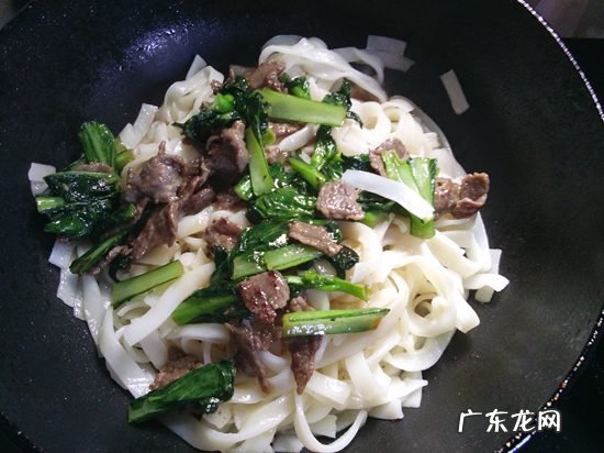牛河是啥做的,干炒牛河是怎么做的