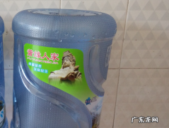 桶装水开了多久就不能喝了,桶装水放多久就不能喝了
