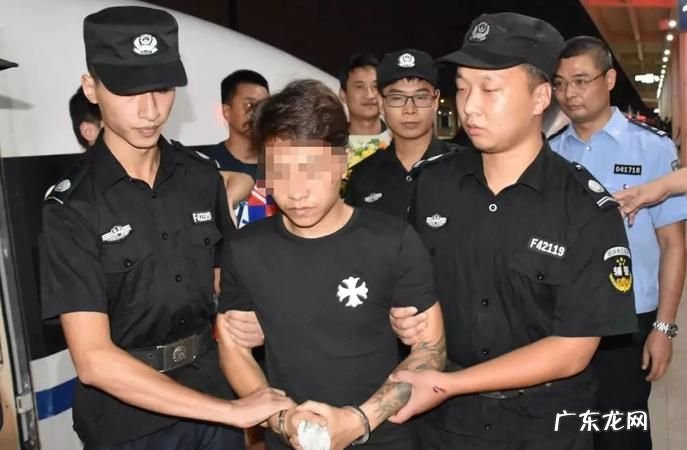 在自首的途中被逮捕算自首,去自首的路上被抓了还算自首脑筋转弯