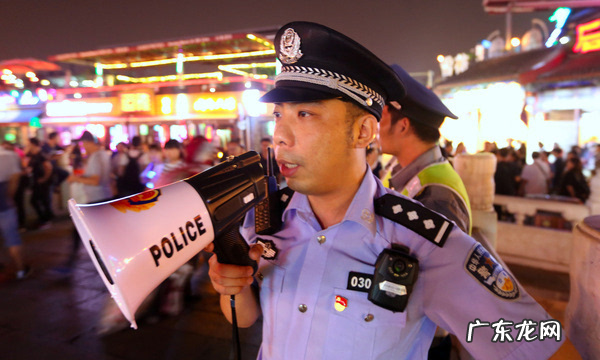 在自首的途中被逮捕算自首,去自首的路上被抓了还算自首脑筋转弯