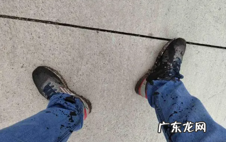 裤子上弄上油漆怎么洗掉,裤子上的红油漆干了怎么去掉