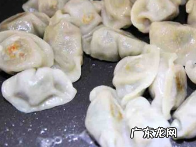 脆底煎饺做法图解,冰花煎饺的做法