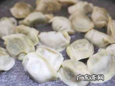 脆底煎饺做法图解,冰花煎饺的做法