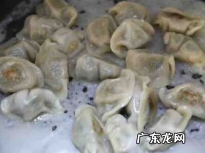 脆底煎饺做法图解,冰花煎饺的做法