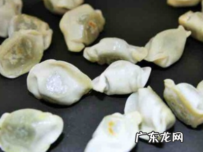 脆底煎饺做法图解,冰花煎饺的做法