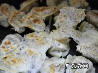 脆底煎饺做法图解,冰花煎饺的做法