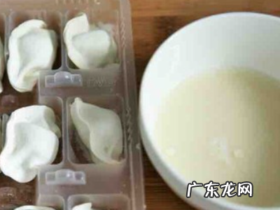 脆底煎饺做法图解,冰花煎饺的做法