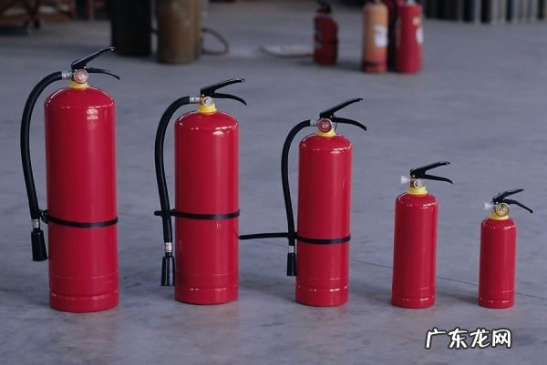 泡沫灭火器可用于电气设备灭火,泡沫灭火器不适用于扑灭电器火灾