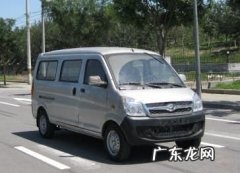 轿车属于小型客车,家用轿车属于轻型汽车