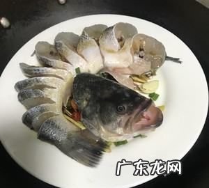 清蒸开屏鲈鱼怎么切,清蒸开屏鲈鱼的做法窍门