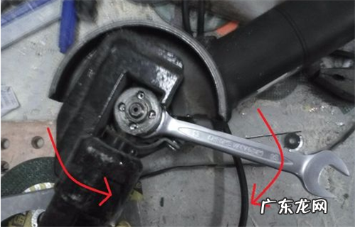 角磨机切割片卸不下来怎么办,角磨机切割片断了卸不下来怎么办