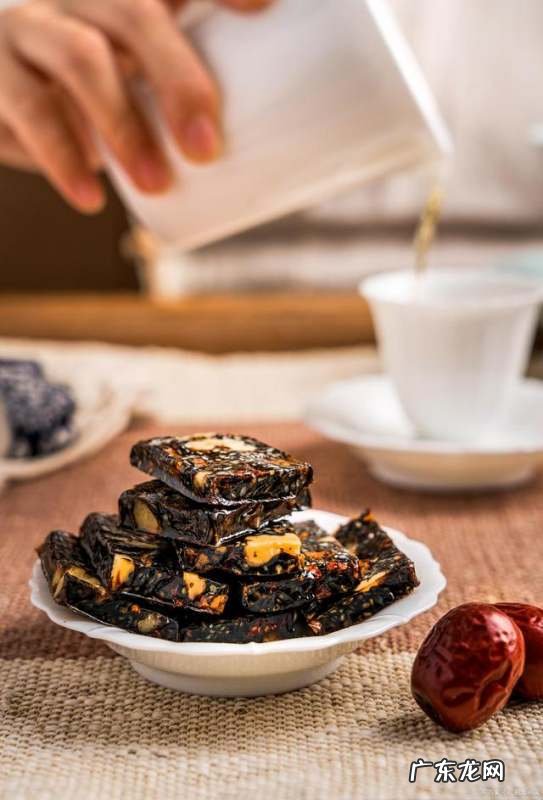 吃阿胶能喝茶叶水,阿胶糕适合什么人群食用