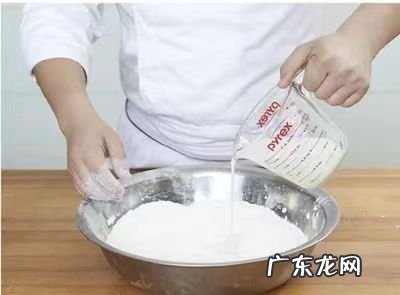 烙葱饼的家常做法,葱花烙饼的做法家常做法
